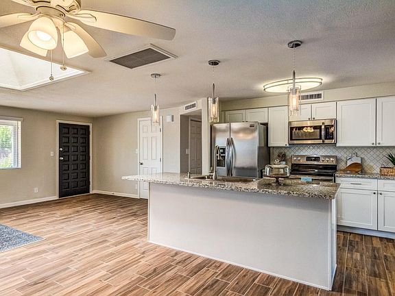 5th image of 2916 W Caribbean Ln