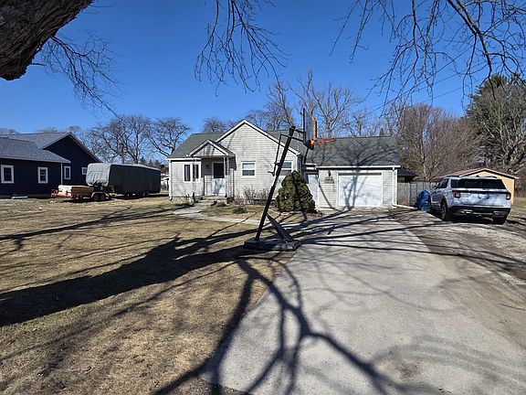 2nd image of 1708 W Ridge Rd