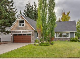 16 N Varsdale Pl NW, Calgary, AB T3A 0G7