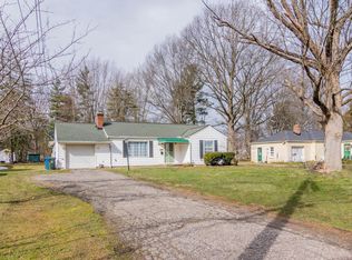 5968 Louis Dr, North Olmsted, OH 44070