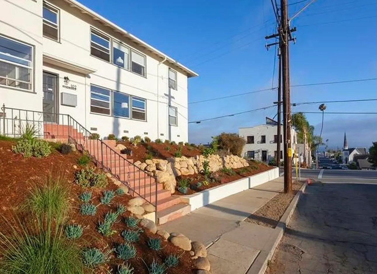 2 bed, 1000 sqft, $3,100 — Photo 3