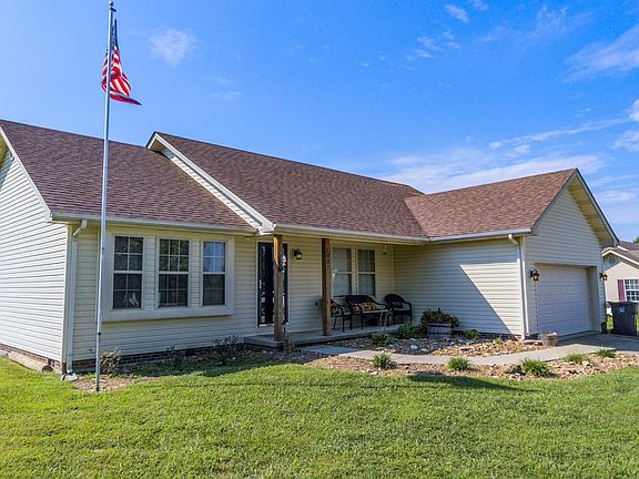 2nd image of 1037 Breezy Ln