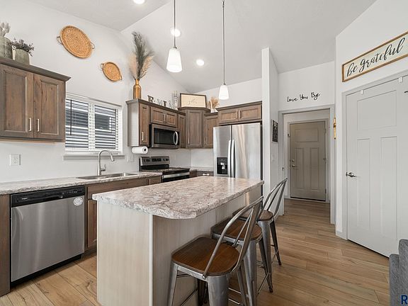 4th image of 2221 S Creekview Ave