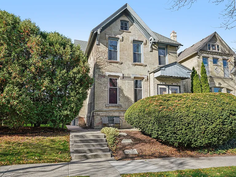 1679 N Cass St — Photo 11