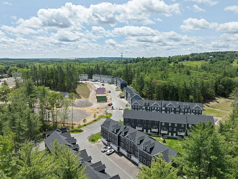 Bayberry Commons- 3 Bedroom 2.5 Bath Townhomes with 2 Car Garage — Photo 129