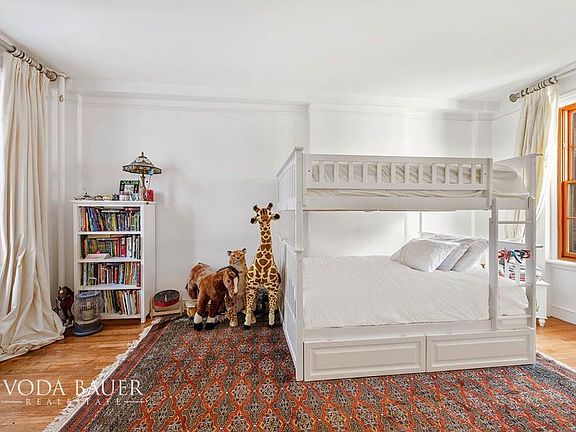 5th image of 137 E 66th St #78D