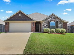 960 Silverthorn Dr, Centerton, AR 72719