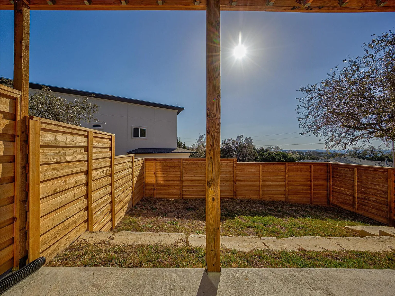 3 bed, 2.5 bath, 1448 sqft, $1,999 — Photo 3