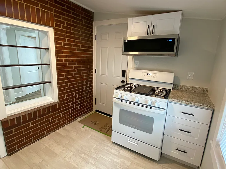 50 N Railroad St #7 — Photo 5