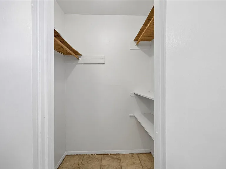 12639 Chiswick Rd — Photo 16