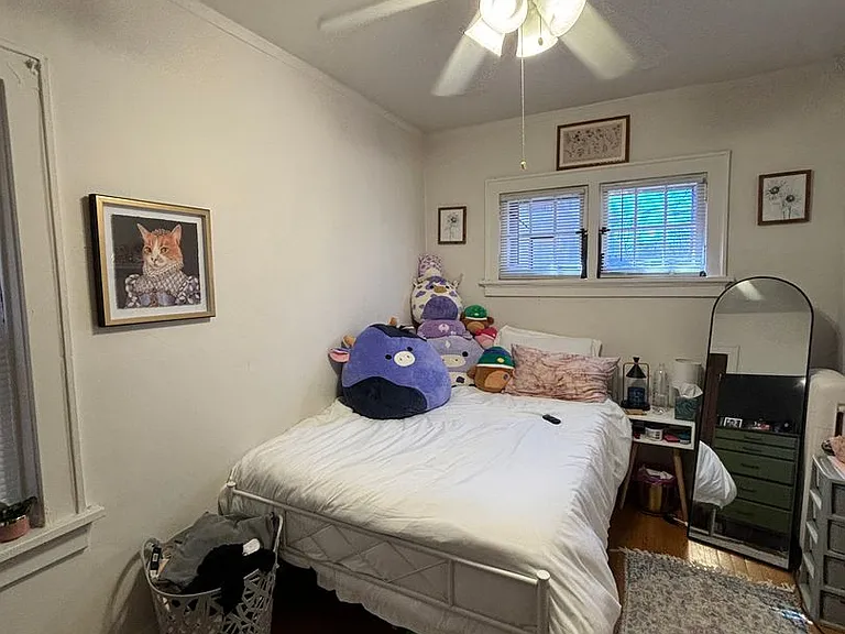 Newport Manor — Photo 18