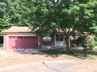 12 Vista Trail Ct, Fenton, MO 63026