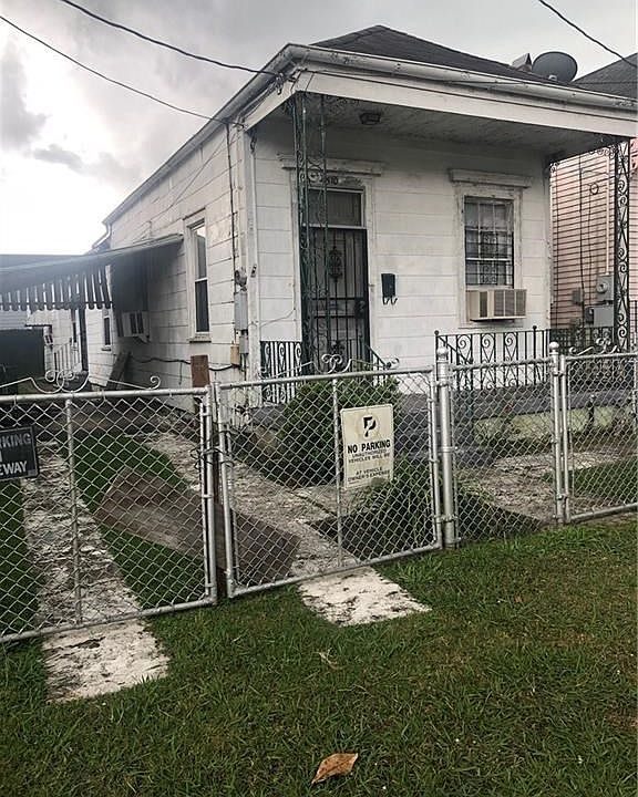 2nd image of 4510 Annunciation St