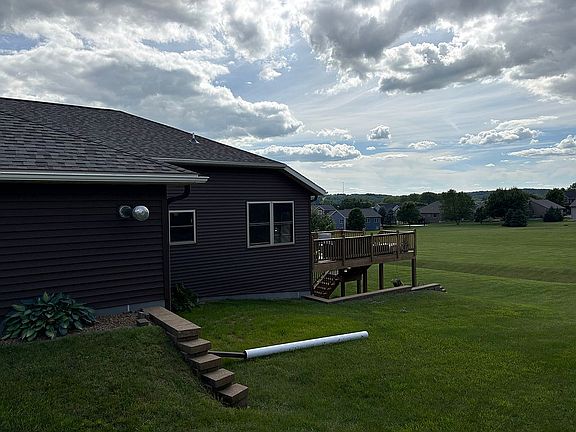 5th image of 513 Hillside Dr SE