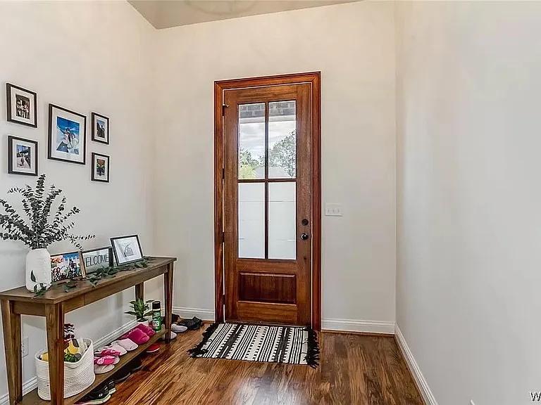 830 Arundell St — Photo 3