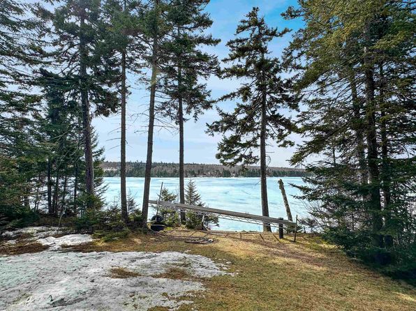 521 Beach Road, Pittsburg, NH 03592