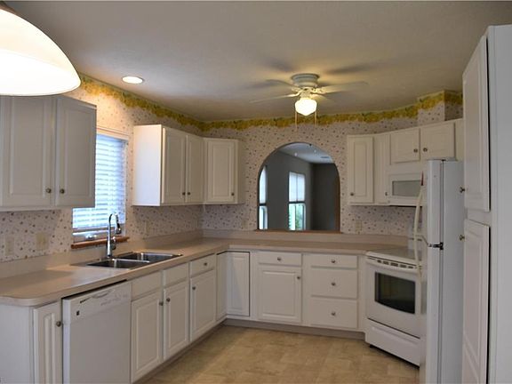 4th image of 5320 Clover Dr