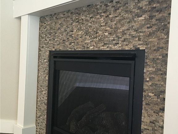 3rd image of 754 Island Cir SE