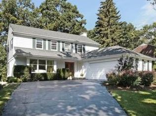 1058 Forest Hill Rd, Lake Forest, IL 60045