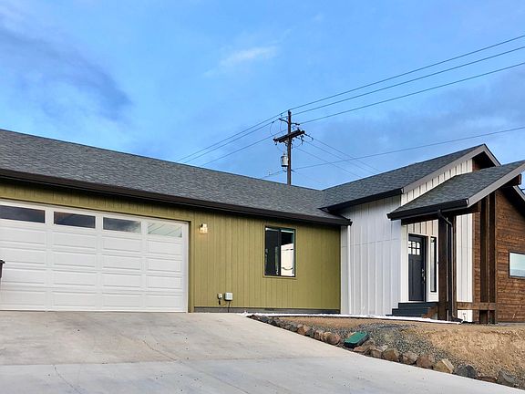 Front entrance/driveway