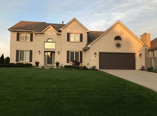 2127 Mackwood Ct, Rochester Hills, MI 48307