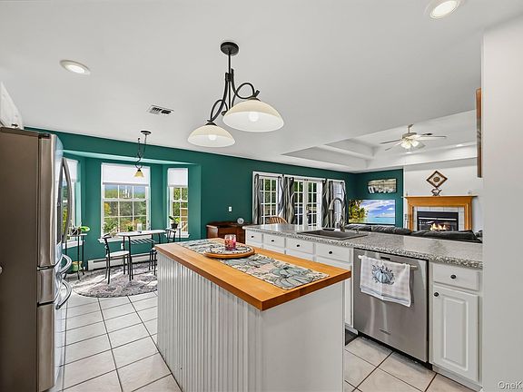 4th image of 32 Valley Court