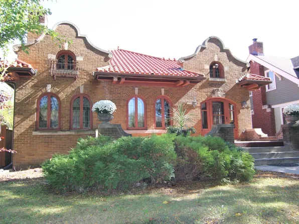 2456 North Grant BOULEVARD, Milwaukee, WI 53210