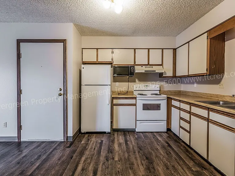 348 Terri Dr — Photo 10