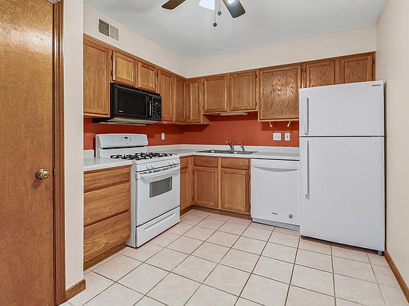 3rd image of 1066 Millpond Rd Unit G