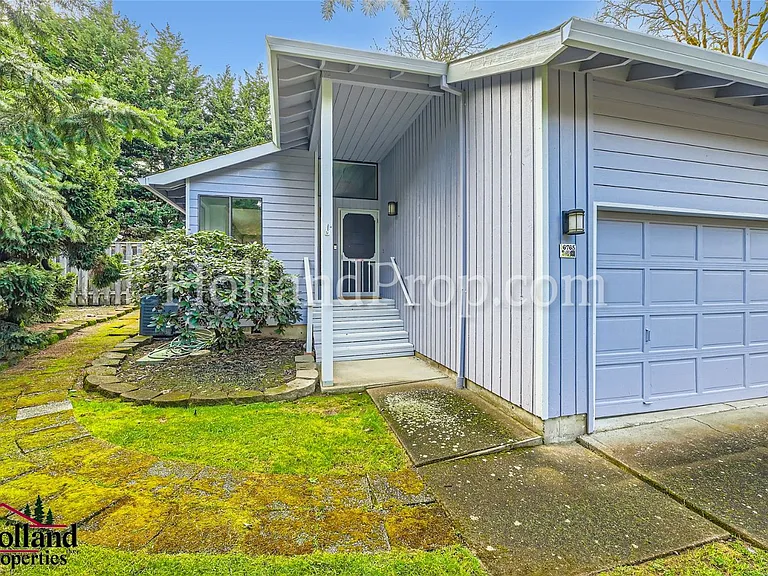 6765 SW 152nd Ave — Photo 3