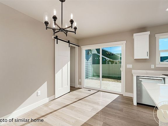 4th image of 2273 Modera Ave