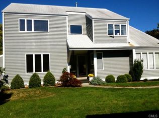 129 Field Point Dr, Fairfield, CT 06824