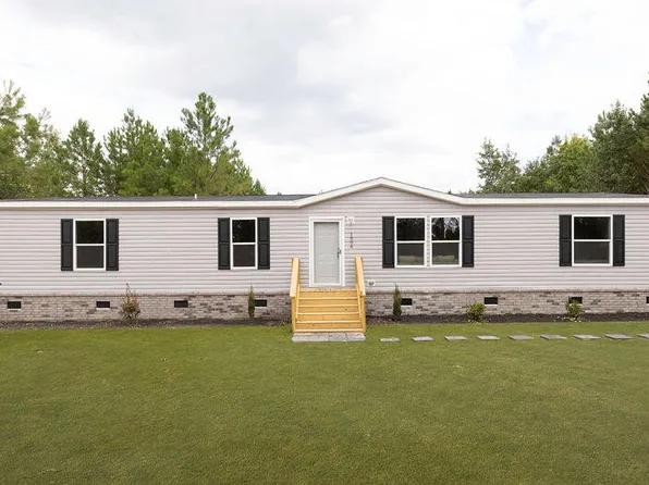 1006 Universal Cir, Saint Stephen, SC 29479