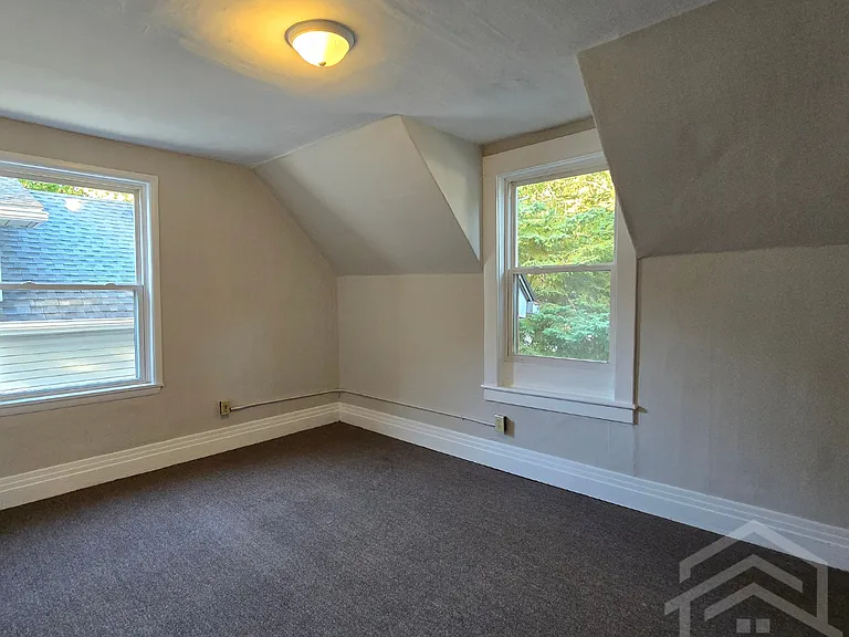 51 Frank St — Photo 7