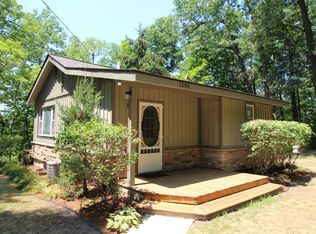 1280 Pettibone Lake Rd, Highland, MI 48356