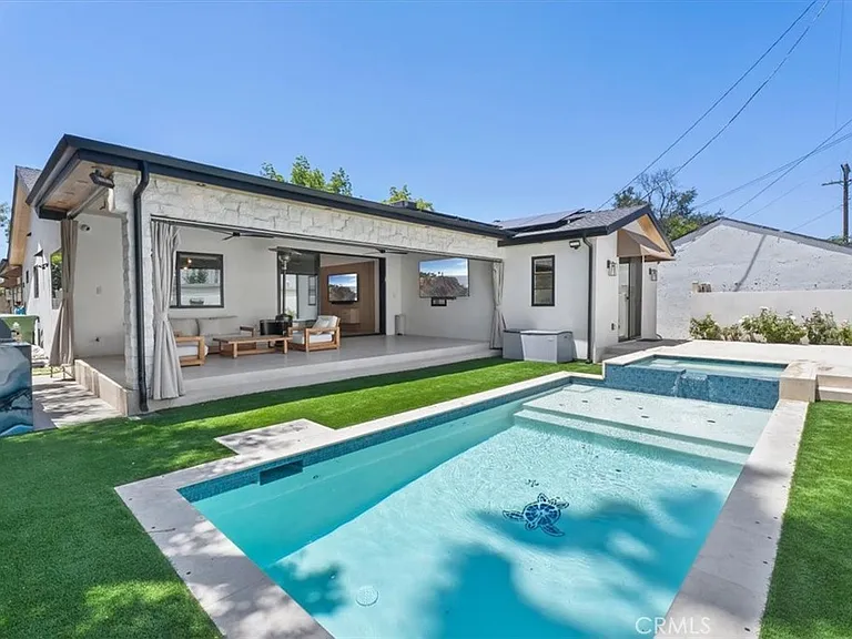5748 Vesper Ave — Photo 24