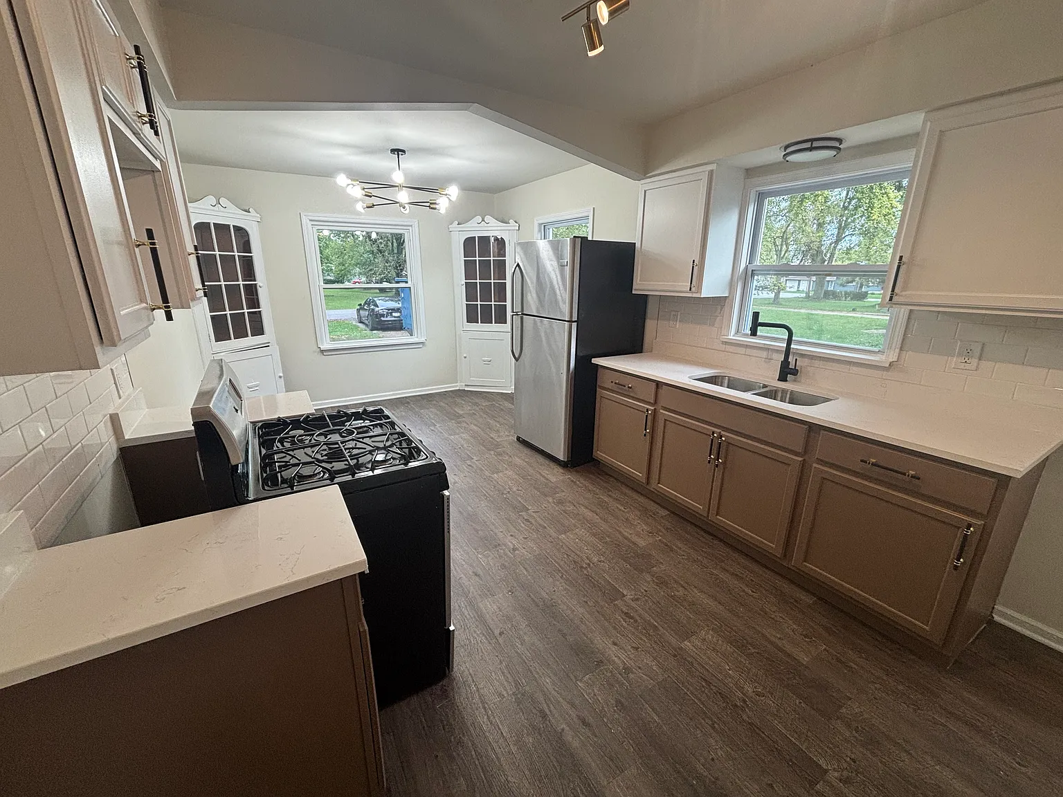 4 bed, 1940 sqft, $2,250 — Photo 2