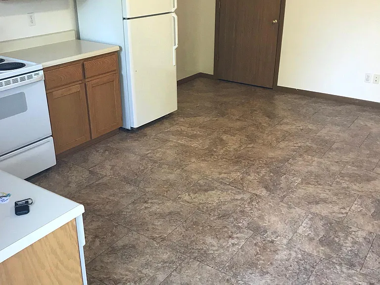 208 Truman St — Photo 1