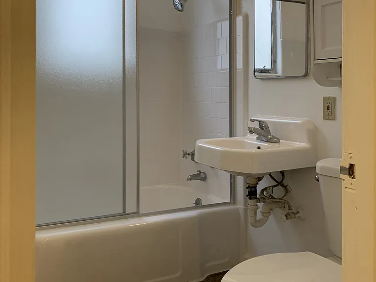 2511 N St #8 — Photo 11