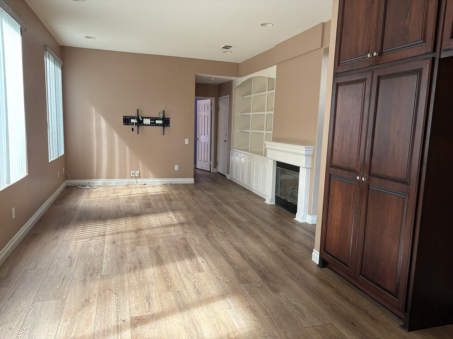 5 bed, 1957 sqft, $4,200 — Photo 3
