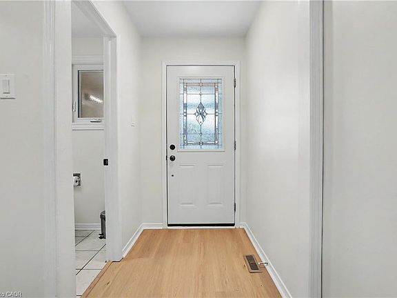 5th image of 68 Tulip Dr
