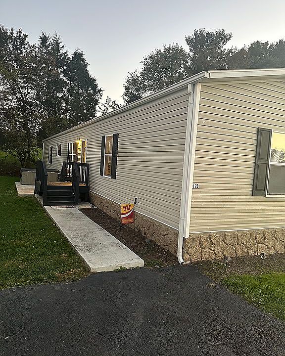 1st image of 123 Douglas Way