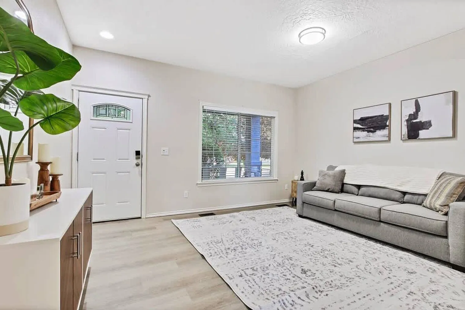 4 bed, 2.0 bath, 2841 sqft, $7,060 — Photo 1