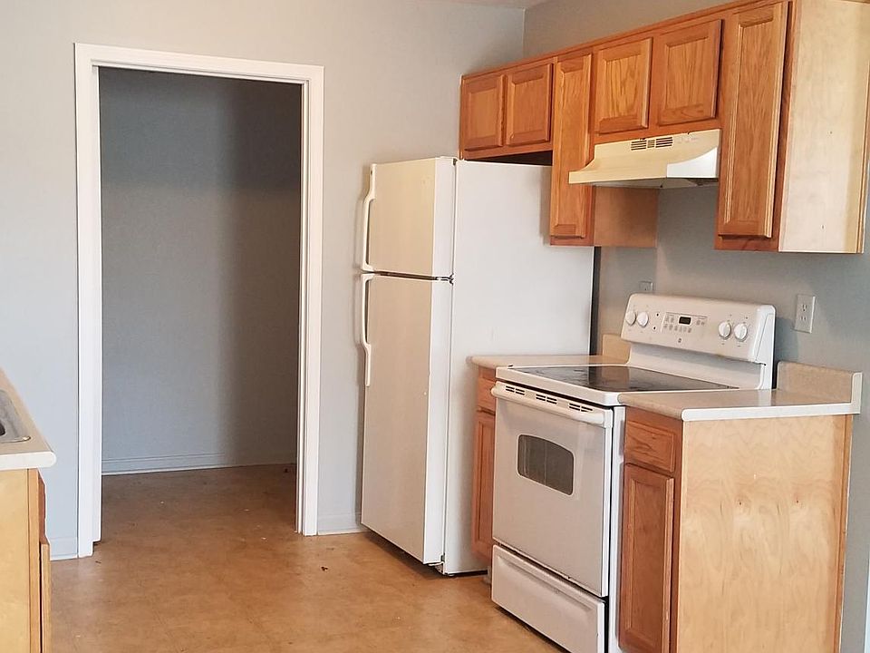 Open Kitchen that comes with a Refriderador, stove and dishw