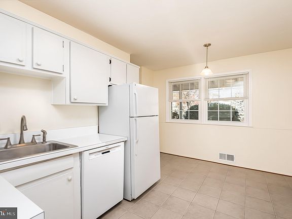 5th image of 8341 Carnegie Dr