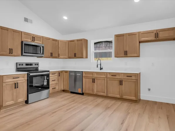 904 E Decherd St, Tullahoma, TN 37388