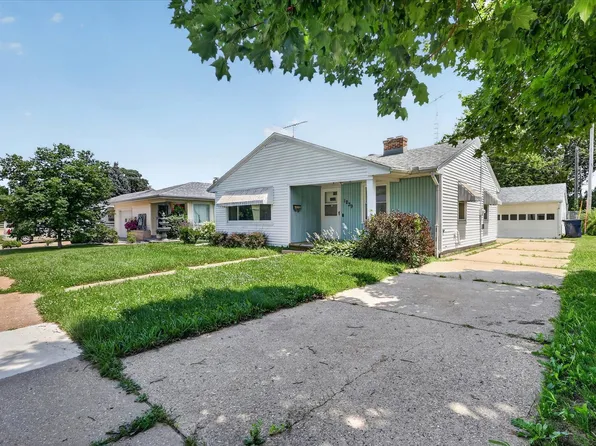 1239 S Terrace St, Janesville, WI 53546