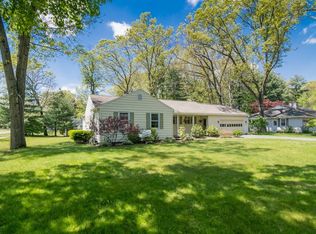 6 Maplewood St, Longmeadow, MA 01106