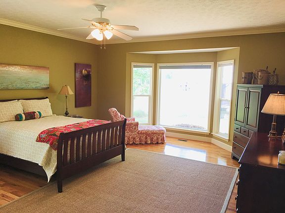 2nd image of 75 Southpoint Cir