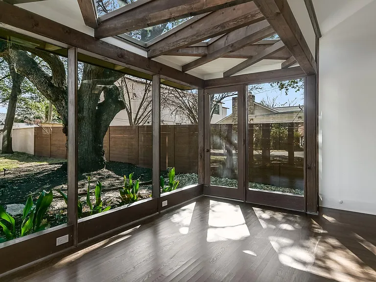 2704 Oakhurst Ave — Photo 14